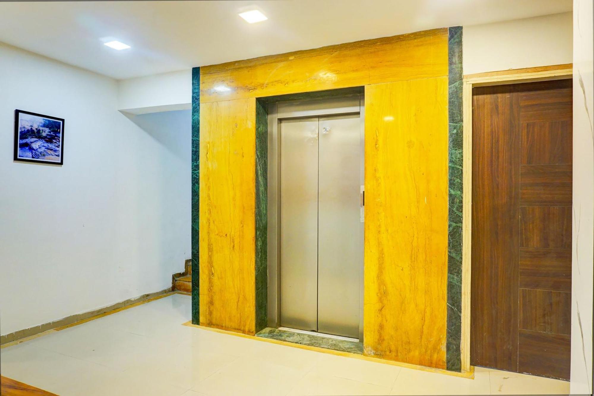 Super Collection O Vardhan Plaza Yerandwane エクステリア 写真